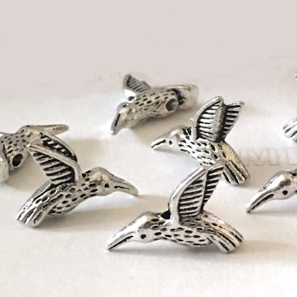 15 Hummingbird Flying Bird Charm Antique Silver Pewter beads 16x11mm (p010)