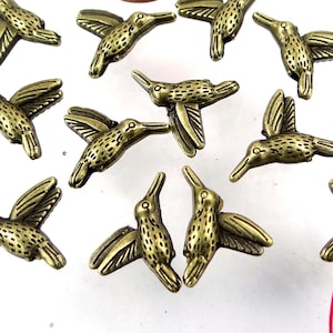 10 Hummingbird Flying Bird Charm Antique bronze Pewter beads 18x15mm (p382)
