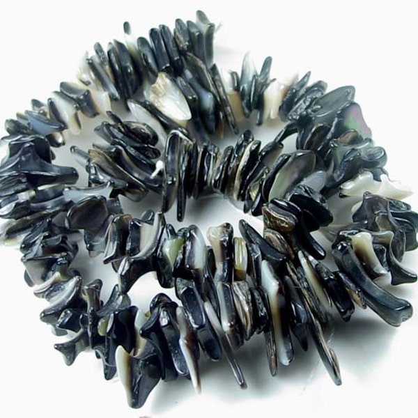 Black Shell Mother of Pearl Freeformed Chip Beads 16 inches full strand (e5431)