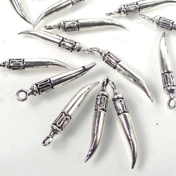15 Antique Silver Pewter Jalapeno Chilli Pepper Charms 26x4mm (p322)