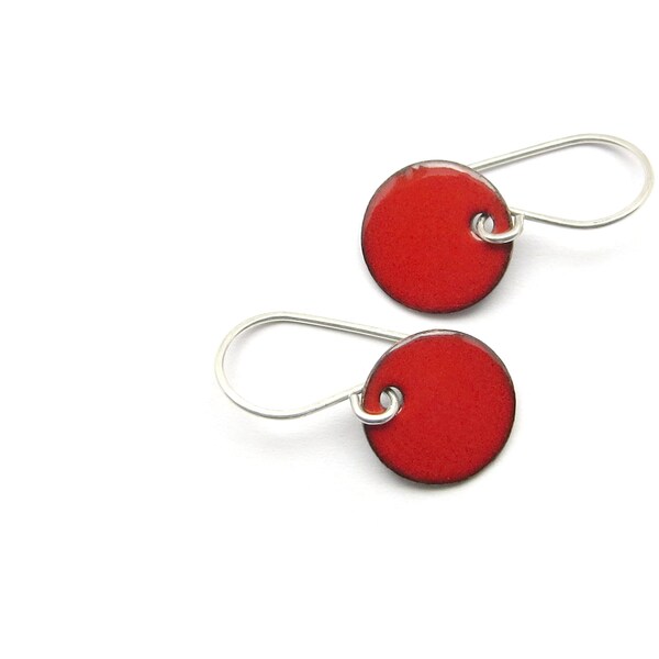 Kleine rode bengel oorbellen met sterling zilveren oordraden - emaille sieraden voor dagelijks gebruik / snoepjes