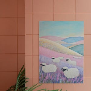 Minimal Pastell Traum Wiesen: Friedliche Schafe in einer ruhigen Landschaft Poster - Sanfte und ruhige Kunst für Naturliebhaber und gemütliches Wohndekor