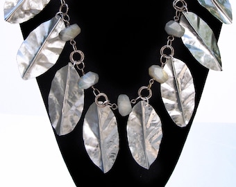 Chunky Labradorite Necklace With Eight Silver Leaves in Aluminium