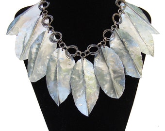 Chunky Nine Silver Leaves Collar Necklace in Aiuminium