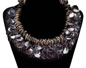 Black Mussel Shell Paillettes Collar Necklace