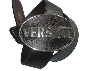 Versace Silver VERSACE Logo Herren schwarzer Ledergürtel. Jahrgang 2015. Passt 30 bis 32 Zoll. Selten getragen. Exzellenter Zustand
