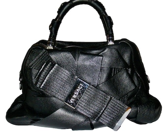 Bolso Versace Venita Bow de piel negra. Vintage 2009. Edición limitada. Precio de venta: 4000 dólares. Agotado en todo el mundo. Excelente estado.