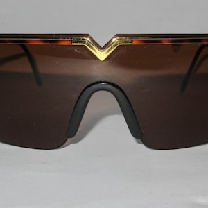 Gianni Versace Aviator Mask Sunglasses. Model S90. Vintage 1990s. Never Worn. Safely Stored. In Excellent Condition.