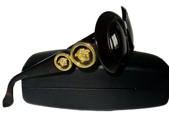 Gianni Versace  Jackie O Gold Medusa Head Sunglasses. Model 418. Vintage 1990s. Never Worn. In Excellent Condition.