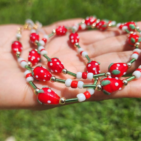 Chaîne de lunettes très baies : perles au chalumeau fraise avec détails en or ou en argent