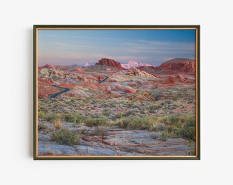砂漠の道プリントウォールアート、南西部の風景インスタントダウンロード、風光明媚な峡谷のデジタルプリント、温かみのあるアースカラーの自然ホームデコレーション