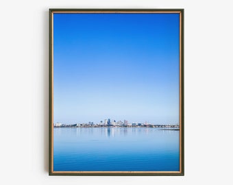 Väggkonst med Bostons silhuett, fotografi av blå stadslandskap, tryck med Bostons hamn, minimalistisk modern kustdekor, lugn urban reseaffisch