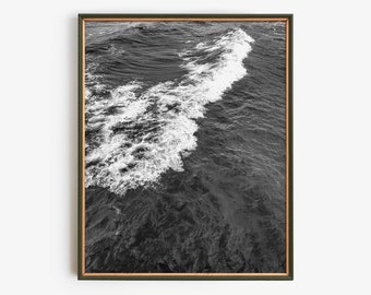 Zwart-witte oceaangolfprint, minimalistische kustmuurkunst, zen zeefotografie downloaden, digitaal stranddecor, instant afdrukbare kunst