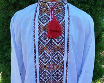 Broderad ukrainsk Vyshyvanka-skjorta – Röd & Guld Geometrisk Ornament