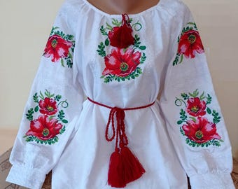 Blusa ucraniana bordada: camisa de lino con flores de amapola.