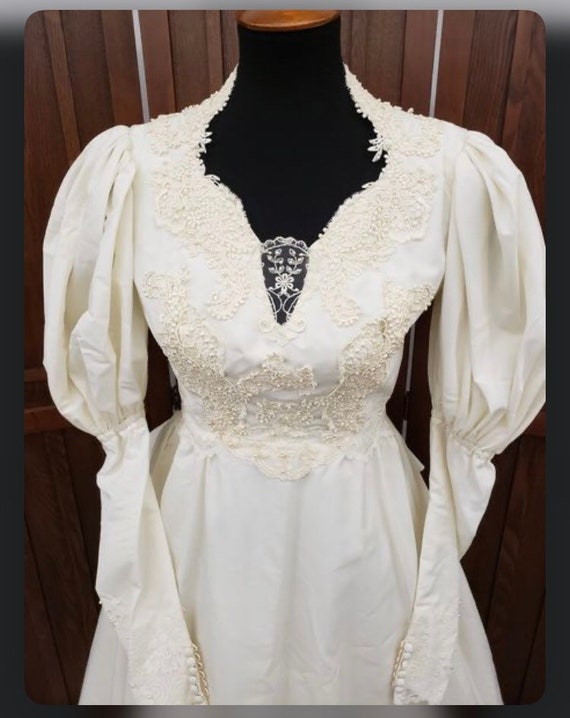 Gorgeous Victorian Wedding Gown - image 4
