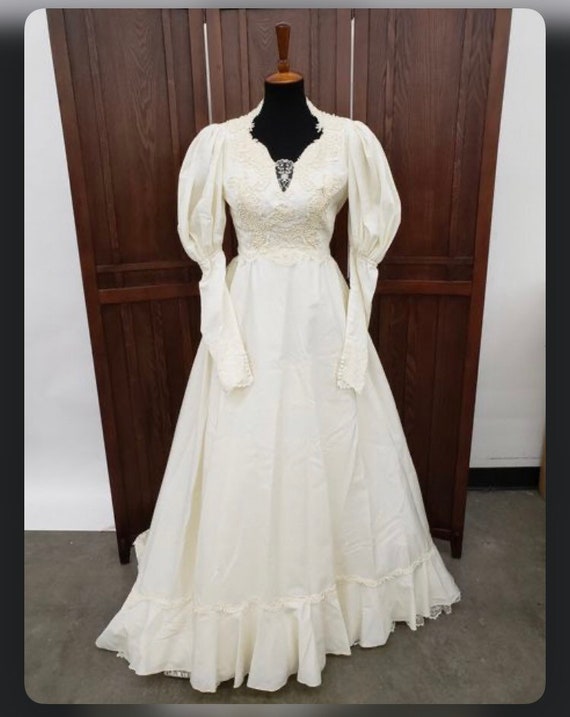 Gorgeous Victorian Wedding Gown - image 2
