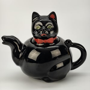 Vintage tekanna med glaserad keramik, svart katt, från mitten av århundradet