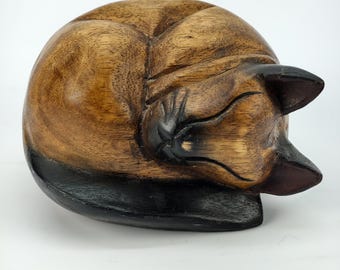 Estatueta vintage de gato dormindo em madeira esculpida à mão da Mandalay Box, 12,7 cm (5 polegadas).