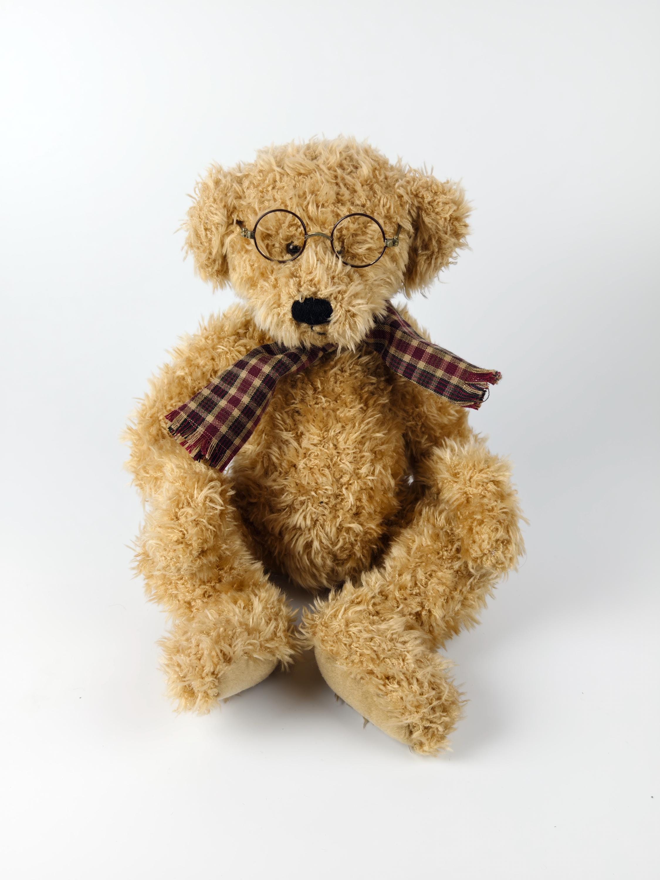 Heartfelt Collectibles 1999 Jointed Teddy Bear: Plaid Scarf