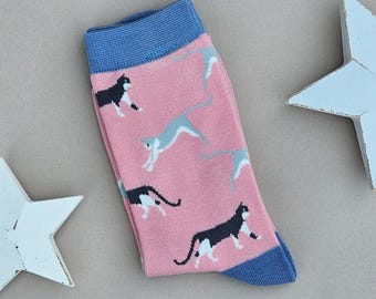 Bamboo Wandering Cats Socks in Pink