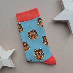Meias Bamboo Tigers em Azul Ovo de Pato - Meias Inovadoras, Presentes para o Dia das Mães, Presentes de Aniversário, Presentes de Aniversário, Presentes de Dia dos Namorados, Meias de Animais