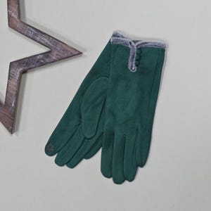 L'uomo Col Figlio Nel Cacciatore Di Foreste Insegna Al Ragazzo Come Usare Il Fucile Image162892942 L'uomo Col Figlio Nel Cacciatore Di Foreste Insegna Al Ragazzo Come Usare Il Fucile Image162892942