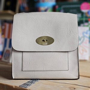Cartable beige avec cadenas Postman - Cadeaux pour femme, cadeaux de fête des mères, cadeaux d'anniversaire, cadeaux d'anniversaire, cadeaux de la Saint-Valentin
