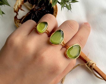 Anello con pietra preziosa di peridoto, anello verde, pietra portafortuna di agosto, anello vintage placcato oro, gioielli solitari fatti a mano, anello minimalista in giada per donna