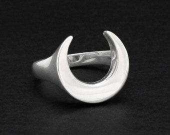 Crescent Moon Ring, Size 6, Sterling Silver celestial signet ring for women or men, 925 witchy horned moon ring, gothic boho lunar ring