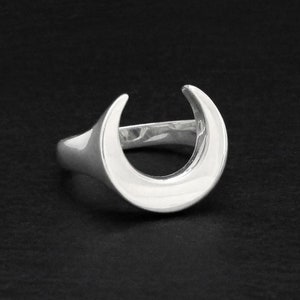 Crescent Moon Ring, Size 6 or 7, Sterling Silver celestial signet ring for women or men, 925 witchy horned moon ring, gothic boho lunar ring