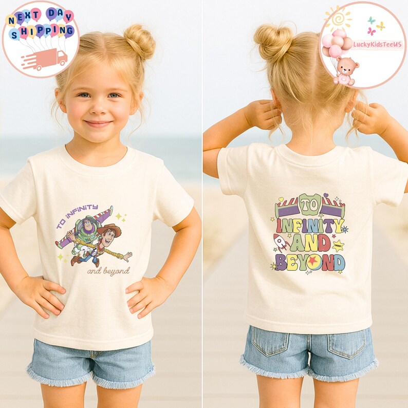 Puede incluir: Una camiseta color crema con un gr&aacute;fico de Buzz Lightyear y Woody con el texto "To Infinity and Beyond". La parte trasera de la camiseta tiene el texto "To Infinity and Beyond" con un cohete y estrellas. La ni&ntilde;a lleva pantalones cortos vaqueros.