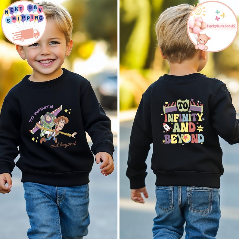 Puede incluir: Sudadera negra con Buzz Lightyear y Woody y la frase "To Infinity and Beyond". La parte trasera de la sudadera tiene la misma frase en texto colorido. La sudadera, usada por un ni&ntilde;o, tiene un cohete y estrellas.
