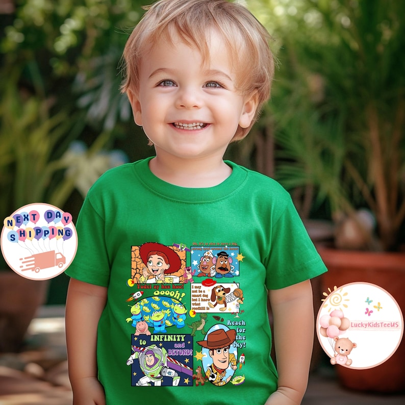 Puede incluir: Una taza de cer&aacute;mica blanca con asa negra y el texto "But First, Coffee" en negrita negra. La taza se encuentra sobre un fondo borroso, sugiriendo un ambiente acogedor.