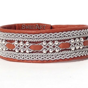 SwedArt B118 XXS Reduced, Frost Leather Bracelet in Martha Stewart Living w Sterling Silver and Pewter Button Tan