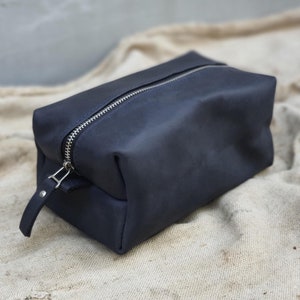Personalized Leather Dopp Kit: Vintage Style Toiletry Travel Bag