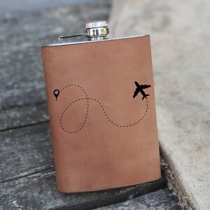 Aerolínea Avión Brújula Mapa del mundo Rosa de los vientos Sur Noroeste Este Viajes Aventura Naturaleza Campamento Novio Petaca de acero inoxidable de 9 oz
