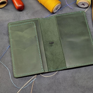 Personalisierte Leder Reisebrieftasche, Familienpasshülle, Lederpasshülle, Initialen Passhülle, Reiseveranstalter