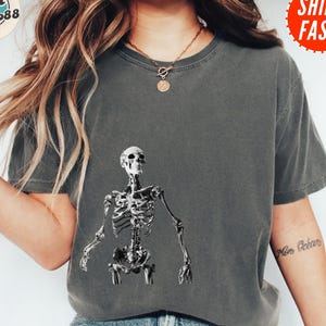 Retro Halloween Skeleton T-shirt, Rockn Roll Skeleton Tee, Y2k Skull Tee, Spooky Season Shirt, 90s Grunge Tshirt Gothic Skull Halloween Gift