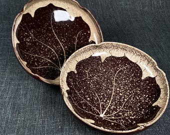 Vintage Ceramic Leaf Pattern Decorative Bowl Set – Rich Brown Glaze, Set of 2