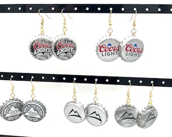 Coors Beer Bottle Cap Pendientes colgantes con tapas de botellas vintage Coors Light Pendientes hechos a mano para amantes de la cerveza para fanáticos de Coors