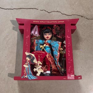 Bratz vintage World! Collectors edition Tokyo Japan Kumi BNIB