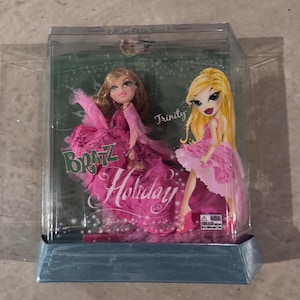 Bratz Doll Collector&#39;s Edition Series 2 Holiday Trinity with Charm NIB