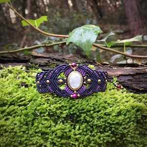 Bracciale in macramè con pietra di luna scanalata e agata sfaccettata – Gioielli boho chic fatti a mano