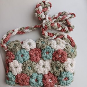 Crochet Flower Hand Bag, Vintage-Inspired Boho Hand bag with Lining