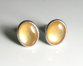 Peachy shell oval stud earrings