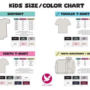 K&ouml;nnte beinhalten: Gr&ouml;&szlig;en- und Farbtabelle f&uuml;r Kinder f&uuml;r Bodys, Kleinkind-T-Shirts, Jugend-T-Shirts und Jugend-Sweatshirts/Hoodies. Die Tabelle enth&auml;lt Gr&ouml;&szlig;en-, Breiten- und L&auml;ngenma&szlig;e in Zoll. Die Farboptionen umfassen Schwarz, Wei&szlig;, Dunkelgrau, Sportgrau, Rosa, Natur, Marine und Rotbraun.