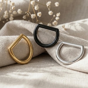 ASTM F136 Titanium Basic D Shape Clicker Hoop Ring