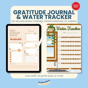 Könnte beinhalten: Ein digitales Download-Bundle mit einem Dankbarkeitstagebuch und einem Wassertracker. Das Tagebuch, auf einem Tablet, enthält Aufforderungen für tägliche Reflexionen. Der Wassertracker, gestaltet wie ein Küchenfenster, überwacht die tägliche Wasseraufnahme.