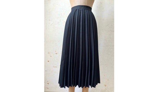 Vintage 70’s Black Pleated Midi Skirt sz 24” wais… - image 1